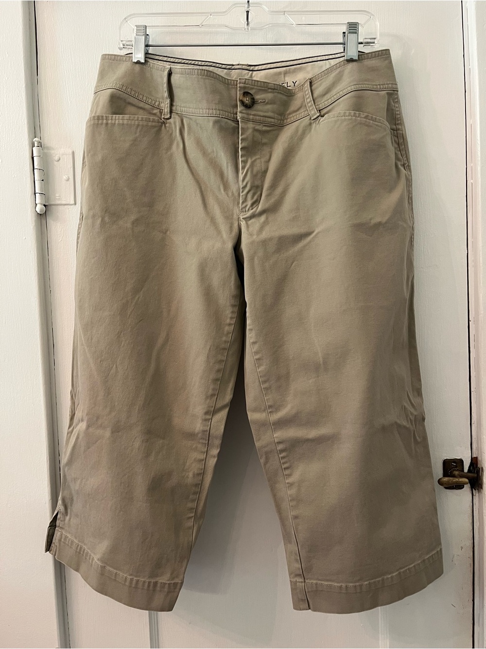 Eddie Bauer Khaki Capris - Classic Casual